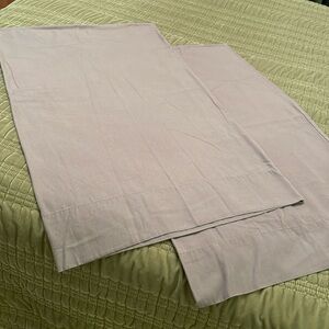 Mainstays Set of 2 Queen Pillowcases Gray Lightly Used